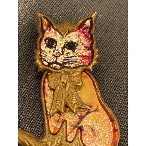 VTG Cat Booch Pin Badge w Moving Head Gold tone aluminum Glitter1.75 in. EUC - Picture 14 of 16